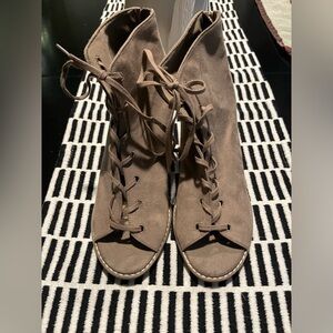 Old Navy Lace up wedges worn once Size 10